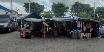 Estrutura de barracas e bancas tradicionais começa a ser montada no centro de Pedra Branca