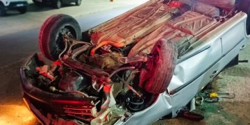Carro capota na madrugada desta quarta-feira (24) em Pedra Branca