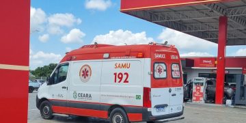 Susto em posto de combustíveis: carro trava com idosa acamada e PET no interior