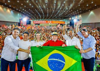 Convenção do PT no Ceará oficializa pré-candidatura de Elmano de Freitas à reeleição com presença de Lula