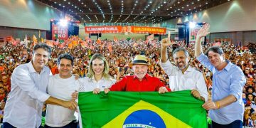 Convenção do PT no Ceará oficializa pré-candidatura de Elmano de Freitas à reeleição com presença de Lula