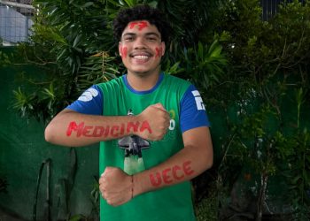 Do Sertão para a Medicina: Jovem de Pedra Branca Alcança Aprovação na UECE e Celebra a Força da Educação Pública