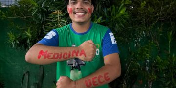 Do Sertão para a Medicina: Jovem de Pedra Branca Alcança Aprovação na UECE e Celebra a Força da Educação Pública