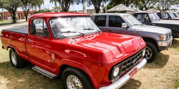 Relíquias sobre rodas: Barbalha sedia 1º Encontro de Carros Antigos no Parque da Cidade