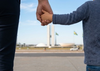 Senado aprova projeto que cria o Pix Pensão para automatizar pagamentos alimentícios