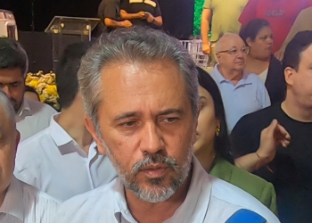 Em Icó, Elmano lembra reviravolta de 2022 e manda recado para oposição sobre pesquisas