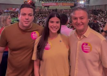 Ao lado do pai e do esposo, Dra. Manoela Pimenta prestigia convenção do Partido dos Trabalhadores em Fortaleza