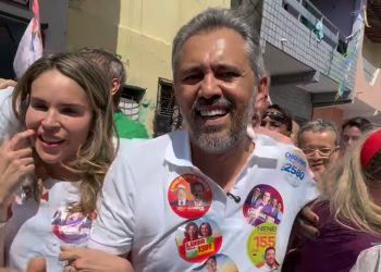 Elmano dá o pontapé inicial na campanha no Pirambu ao lado de Gabriela Aguiar, Cid Gomes e  luizianne lins