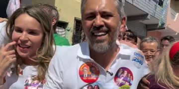 Elmano dá o pontapé inicial na campanha no Pirambu ao lado de Gabriela Aguiar, Cid Gomes e luizianne lins