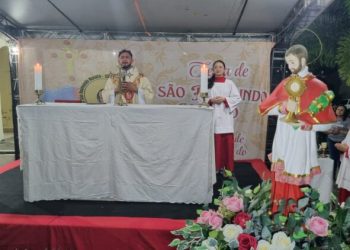 Paróquia de Santa Cruz do Banabuiú se Prepara para Festejos de São Raimundo Nonato Sob Liderança do Padre Tobias