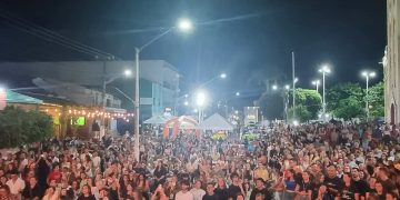 Multidão Celebra Fé e Louvor no Show de Adriana Arydes nos 155 Anos de Pedra Branca