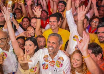 Manu Pimenta recepciona governador em grande ato de campanha em Quixeramobim