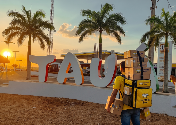 Consumidores de Tauá enfrentam bloqueio em entregas do Mercado Livre após fechamento do centro de distribuição em Pedra Branca