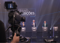 PRIMEIRO DEBATE PRESIDENCIAL É MARCADO POR PÚLPITOS VAZIOS E ATAQUES AOS LÍDERES DAS PESQUISAS