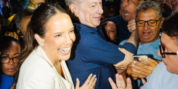 Multidão e clima de festa marcam lançamento da candidatura de Ciro Gomes ao Governo do Ceará no Marina Park