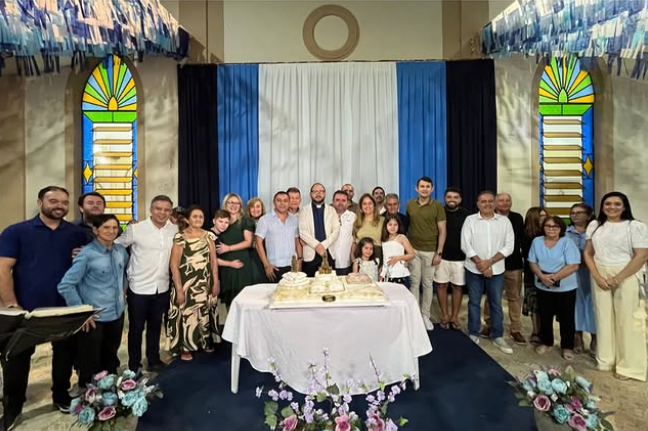 Bolo de Nossa Senhora da Glória bate recorde e é arrematado por R$ 44 mil durante leilão em Mombaça