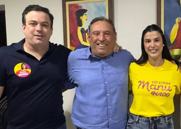 MAURÍCIO PINHEIRO REÚNE MULTIDÃO EM COMÍCIO PARA APOIAR MANU PIMENTA EM SENADOR POMPEU