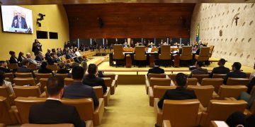 Sessão do Supremo Tribunal Federal é suspensa após bate-boca e pedido de vista de Flávio Dino