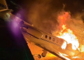 LIVRAMENTO : Avião com Rey Vaqueiro ultrapassa pista, pega fogo e cantor sai ileso de acidente