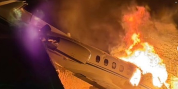 LIVRAMENTO : Avião com Rey Vaqueiro ultrapassa pista, pega fogo e cantor sai ileso de acidente