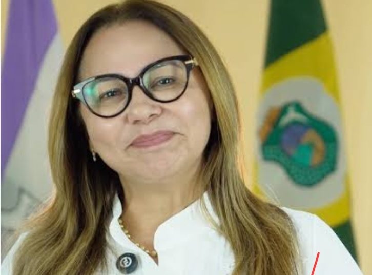 ALERTA NO SERTÃO CENTRAL: Golpistas usam foto e nome da prefeita Márcia Zomin para pedir Pix via WhatsApp