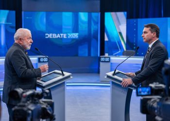 Datafolha no 2º turno: Flávio Bolsonaro tem 52% dos votos válidos e Lula, 48%