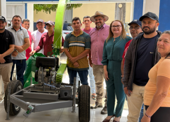 Fortalecimento no campo: Gestão Ivoneth Braga entrega ensiladeiras para produtores de leite em Pedra Branca