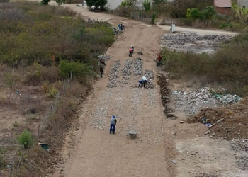 Gestão Ivoneth Braga avança com obra de calçamento que liga o Alto do Galileu ao Riso do Prado em Pedra Branca