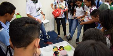 Torneio de robótica reúne estudantes em desafios de tecnologia durante a Feira do Conhecimento 2026
