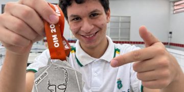 Aluno da EEEP Antônio Rodrigues de Oliveira conquista prata na OIM e coloca Pedra Branca entre os destaques do Ceará