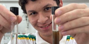 Estudante da escola profissional de Pedra Branca desenvolve nanotecnologia para combater a contaminação da água e apresenta pesquisa em feira internacional no Rio Grande do Sul