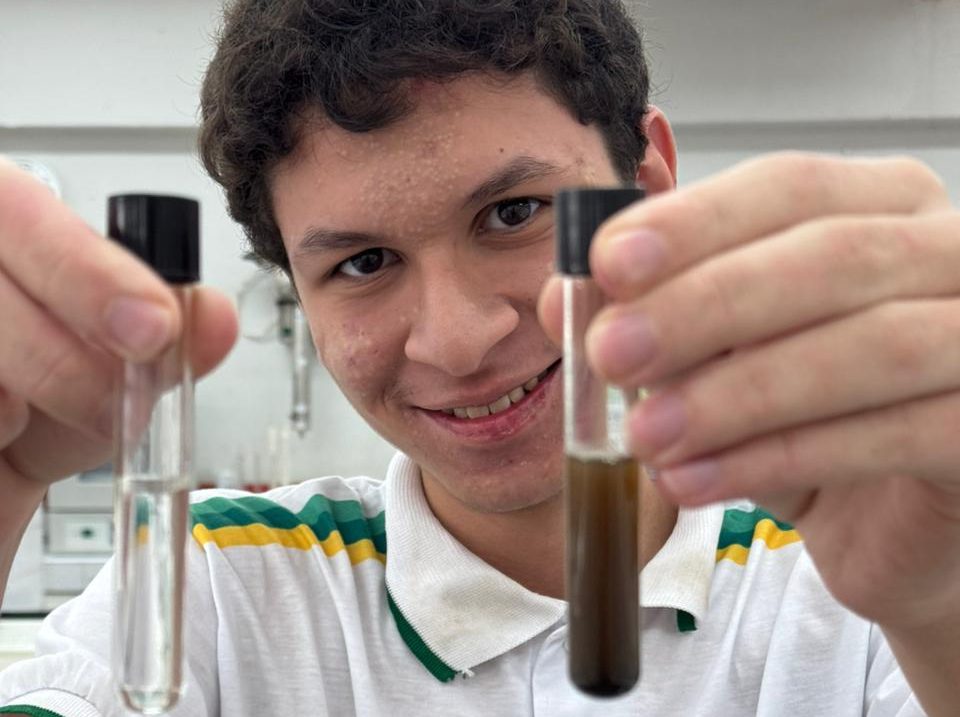 Panorama: Estudante da escola profissional de Pedra Branca desenvolve nanotecnologia para combater a contaminação da água e apresenta pesquisa em feira internacional no Rio Grande do Sul