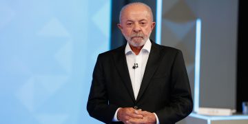 Lula teme repercussão internacional das medidas do STF contra Flávio Bolsonaro e possível asilo nos EUA